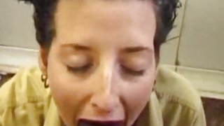 长毛的女孩性交由一个大鸡巴