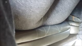 淘气的少女磨阴部上车