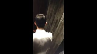 香港兰桂坊公共厕所做爱