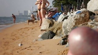 闪存在海滩上