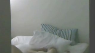 妻子得到她的猫舔过我们的邻居
