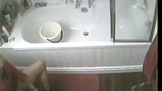 使饥渴...隐藏在厕所手淫