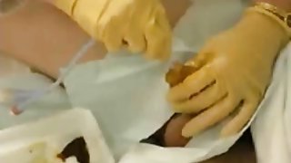 插入男性的导管的痛苦！