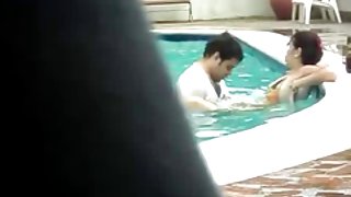 性别在公共游泳池