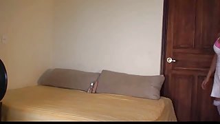狗的风格成熟的金发女郎