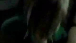 无辜的美女给予头