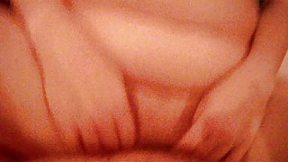 我的妻子cum振动而被渗透