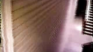 被盗的青少年家里的视频