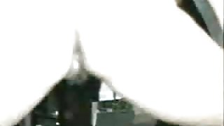 在舞台上裸体