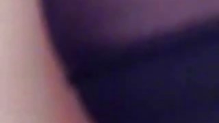 纯粹的胸罩穿内裤和袜子在裙子