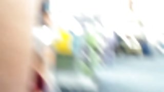 妻子在超迷你裙子没有内裤